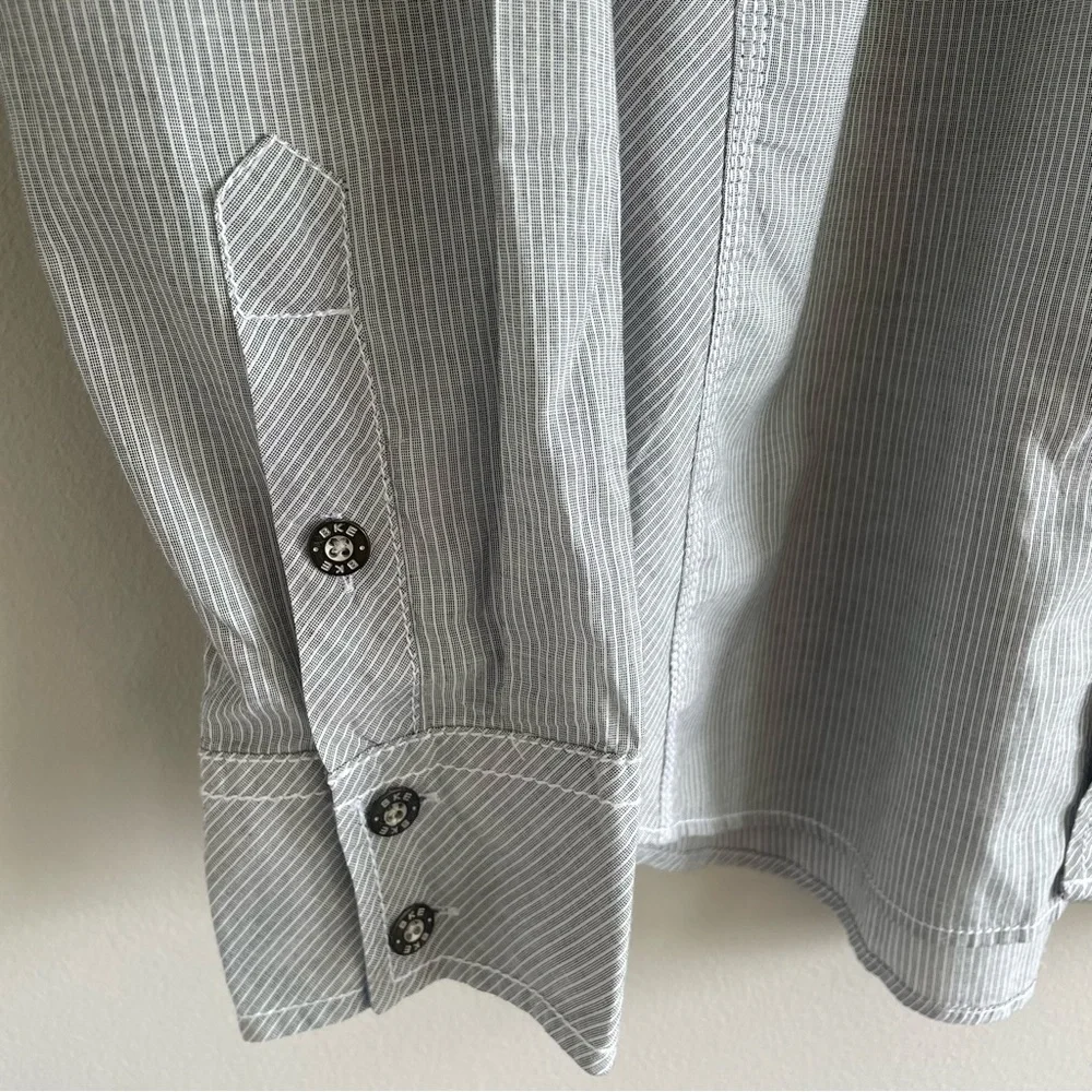 BKE Men's Athletic Fit Long Sleeve Button Up Gray/White Striped Shirt - Picture 4 of 11